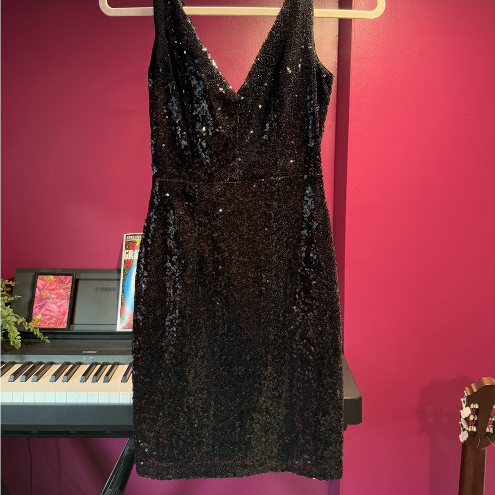 Lulus black sequin body-con mini dress. Perfect conditionn, worn once.